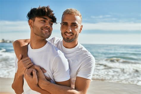 incontri gay crotone|Spiagge gay in Calabria: Guida 2024